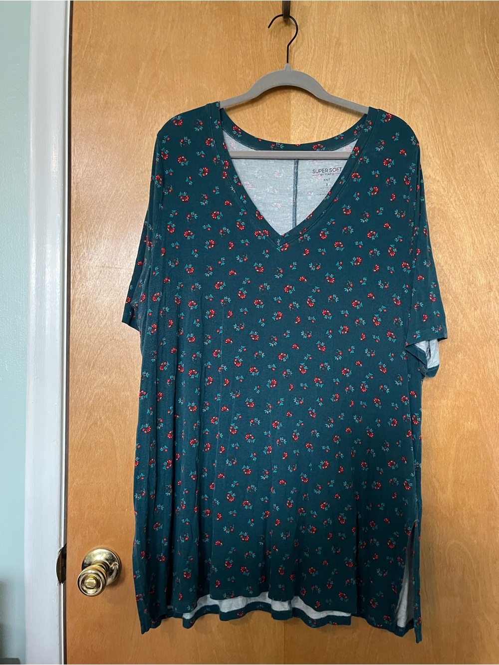 Torrid Super Soft Women’s Short-Sleeve Teal & Red Floral V-Neck T-Shirt | Size 3